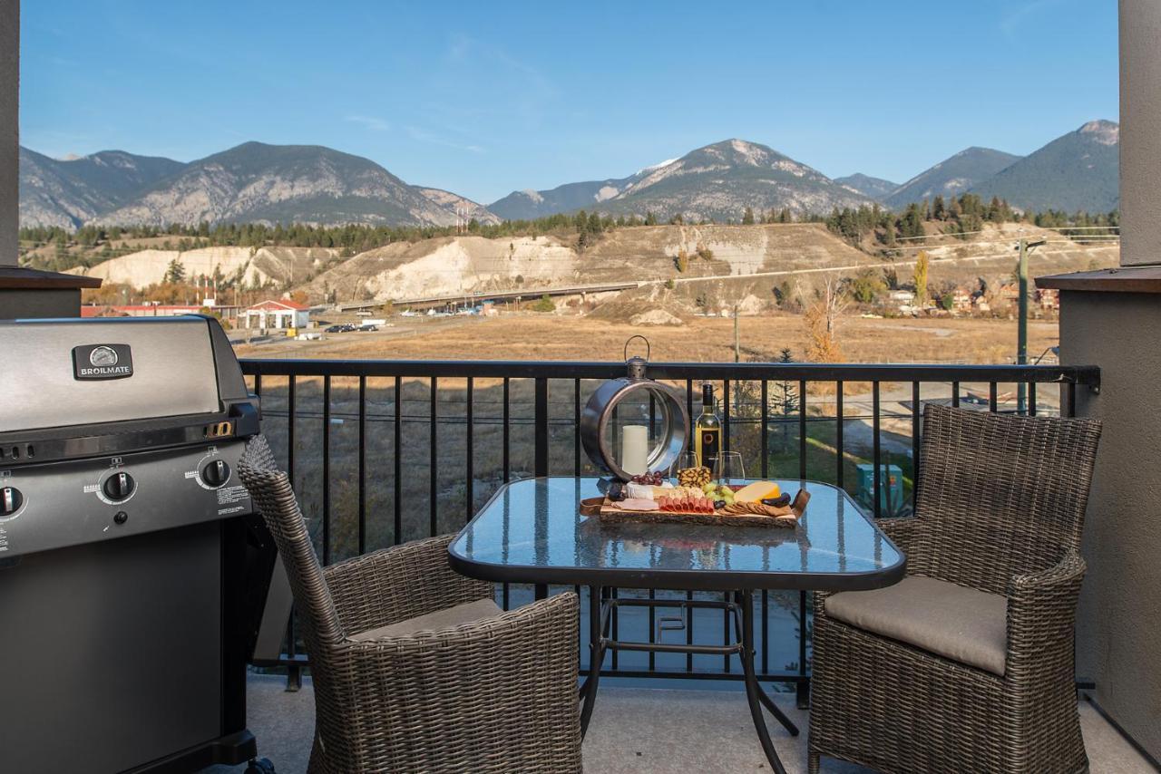 Modern Cozy 2 Bed 2 Bath With Lake And Mountain Views Pool And Hot Tub Invermere Exterior photo